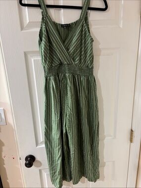 Larsyn & Lily Green Striped Smocked-Waist Capri length Jumpsuit